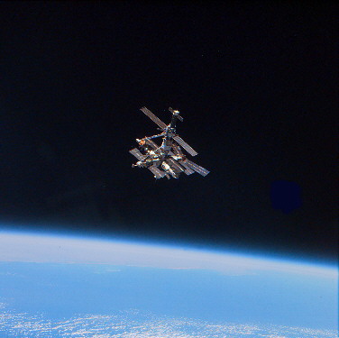 Raumstation MIR vom Space Shuttle aus